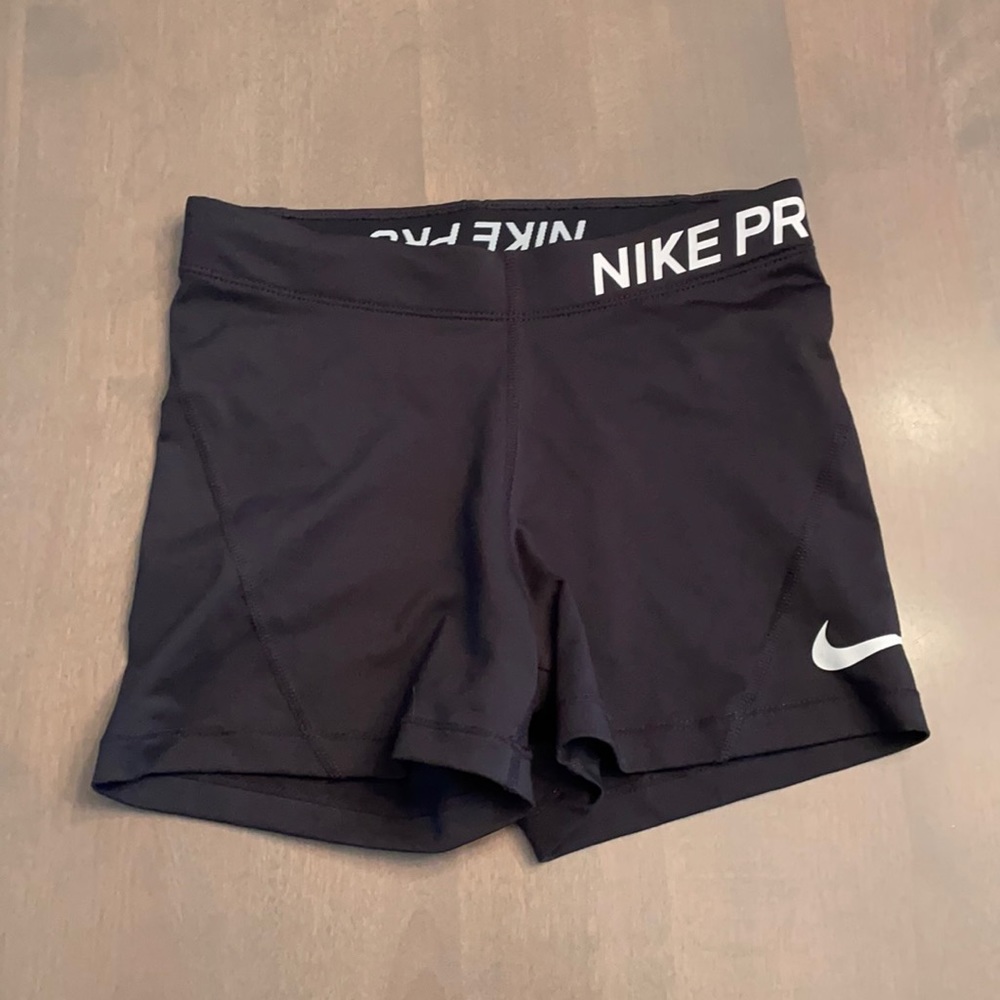 Black Nike pro
